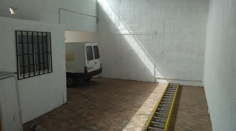 estacionam-trasero